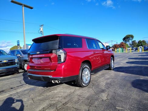 New 2026 Chevrolet Suburban Premier image 3