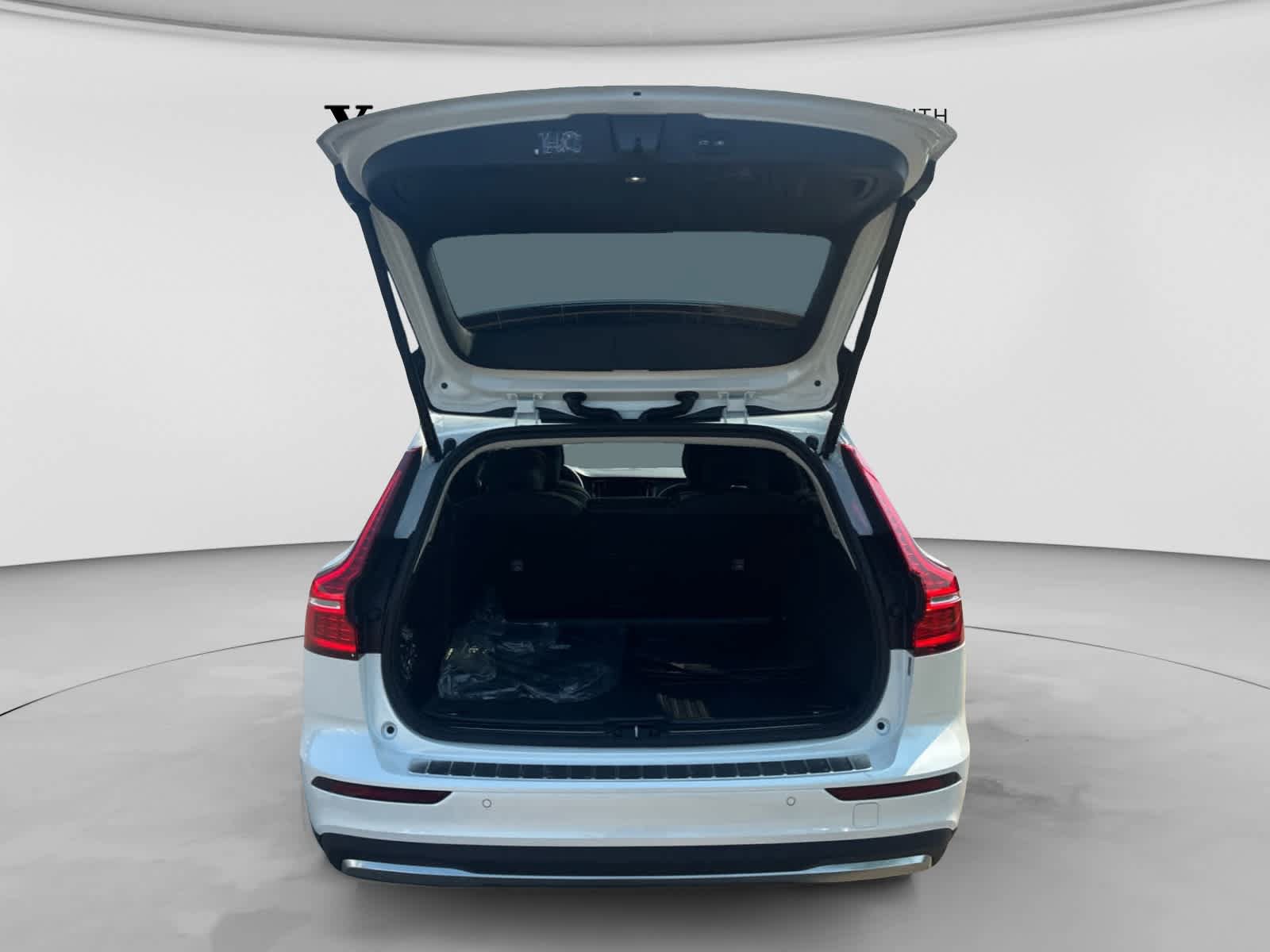 Used 2026 Volvo V60 B5 Cross Country Ultra w/ Protection Package Premier AWD/4WD image 9