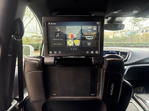 Used 2019 Chrysler Pacifica Limited w/ Advanced Safetytec Group image 14