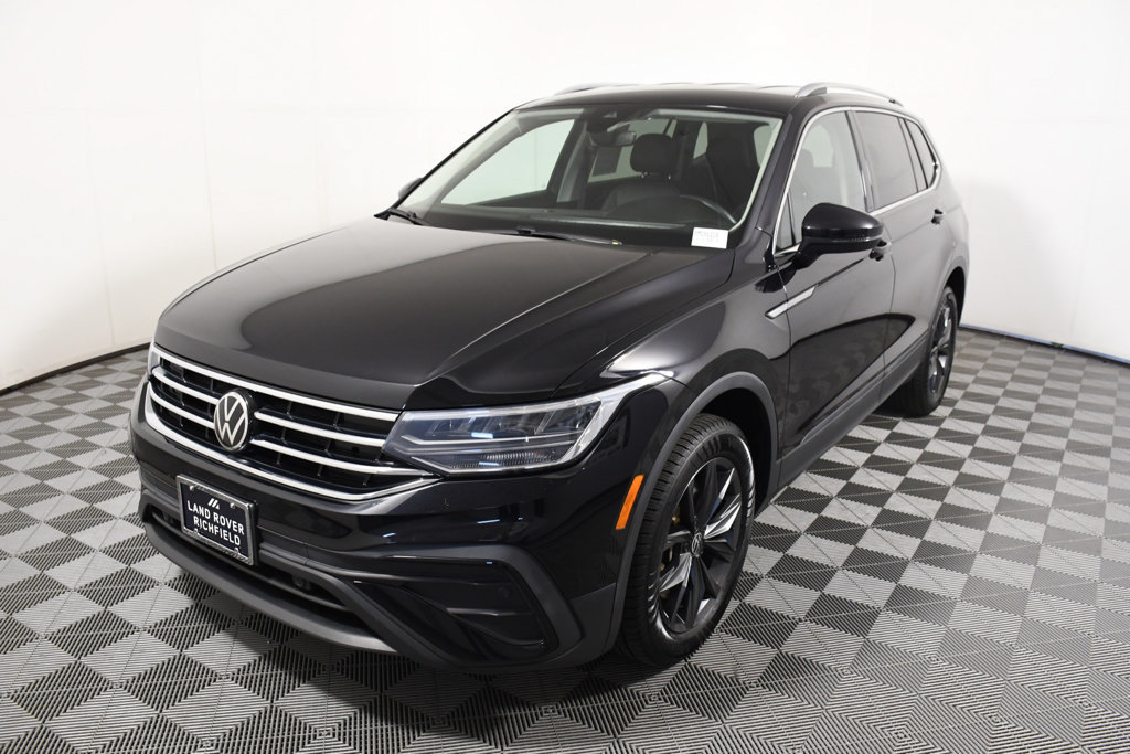 Used 2023 Volkswagen Tiguan SE AWD/4WD image 1
