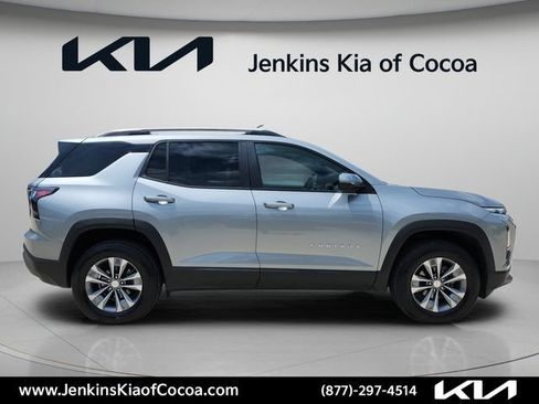 Used 2025 Chevrolet Equinox LT w/ Convenience Package II AWD/4WD image 3
