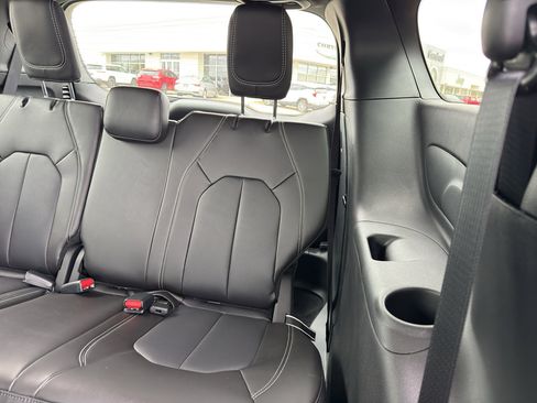 New 2026 Chrysler Pacifica Select FWD image 33