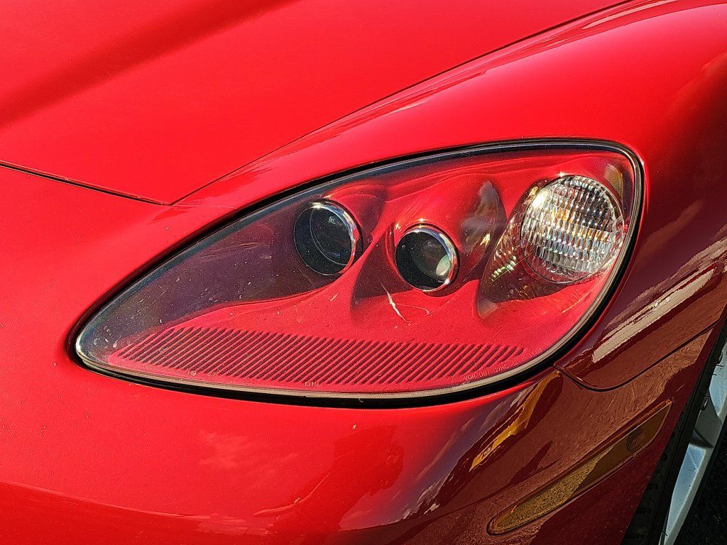 Used 2005 Chevrolet Corvette Convertible RWD image 16