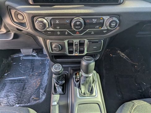 Used 2024 Jeep Gladiator Sport image 24