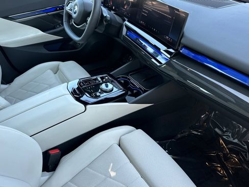 Used 2025 BMW 540i xDrive w/ Premium Package AWD/4WD image 19