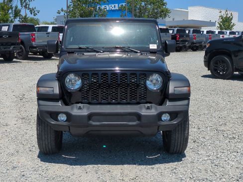 Used 2024 Jeep Wrangler Unlimited Sport AWD/4WD image 3