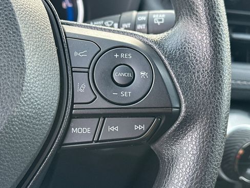 Used 2025 Toyota RAV4 XLE image 39