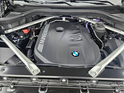 Used 2026 BMW X5 xDrive40i w/ M Sport Package AWD/4WD image 17