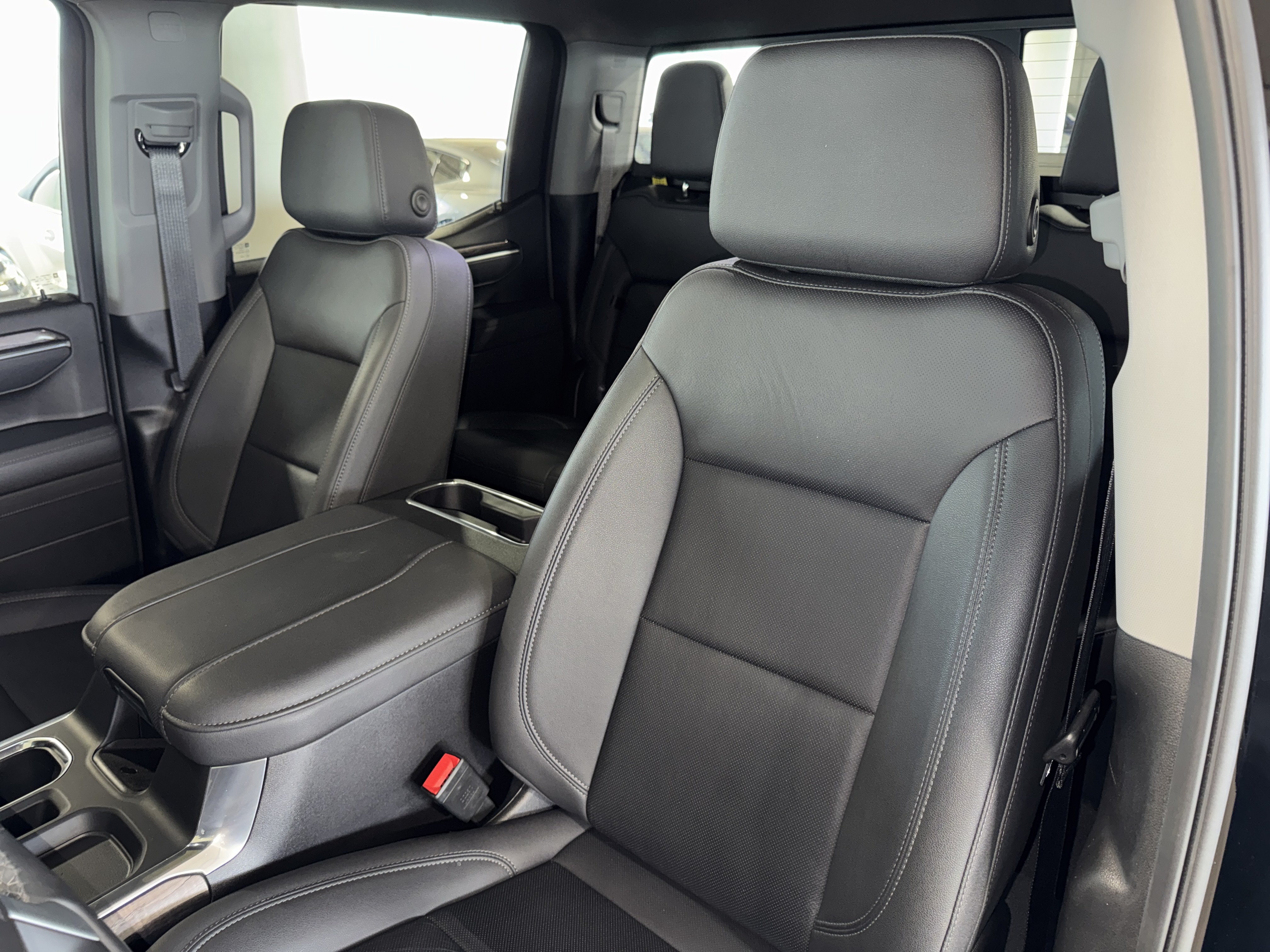 Used 2025 Chevrolet Silverado 1500 LTZ w/ LTZ Premium Package AWD/4WD image 34