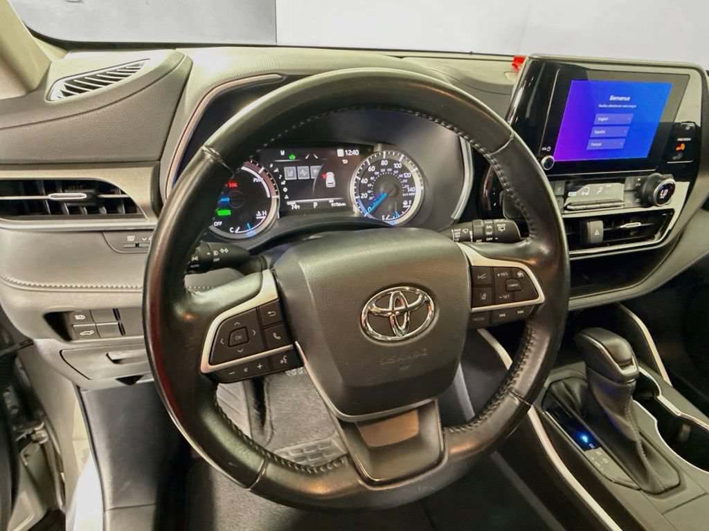 Certified 2023 Toyota Highlander XLE AWD/4WD image 12