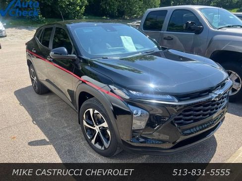 Used 2025 Chevrolet Trax RS w/ Driver Confidence Package FWD image 2