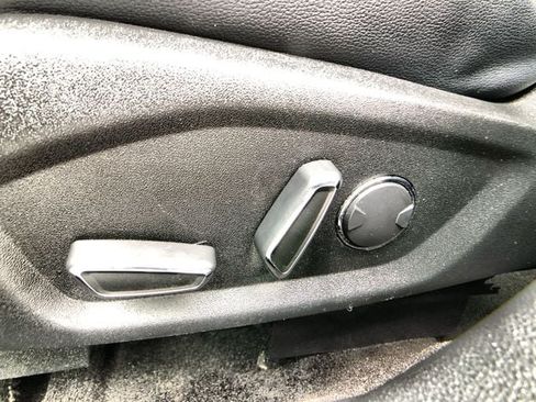 Used 2018 Ford Fusion SE w/ Equipment Group 201A FWD image 12