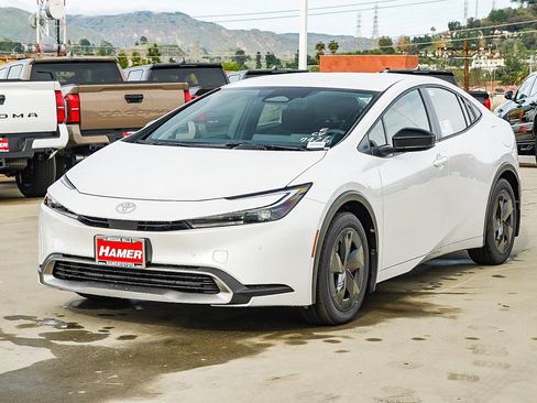 New 2026 Toyota Prius Plug-In Hybrid image 3