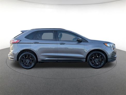 Used 2022 Ford Edge SE w/ Black Appearance Package image 4