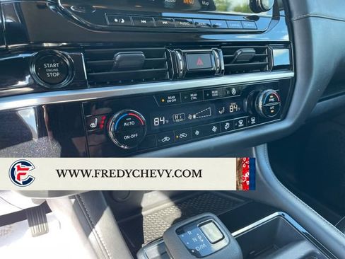 Used 2025 Nissan Pathfinder SL AWD/4WD image 18