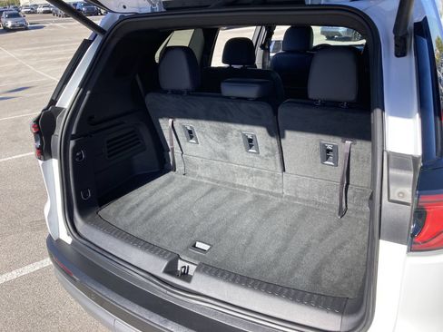 Used 2024 GMC Acadia Elevation image 22