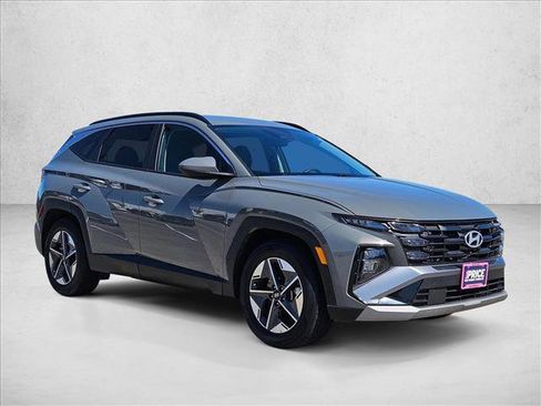 Used 2025 Hyundai Tucson SEL FWD image 3