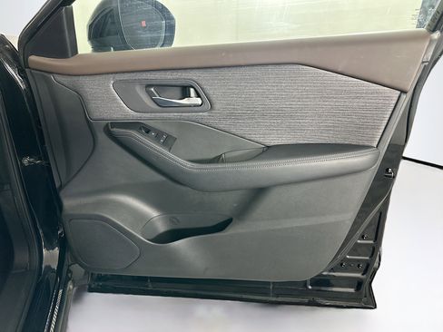 Used 2023 Nissan Rogue SV image 30