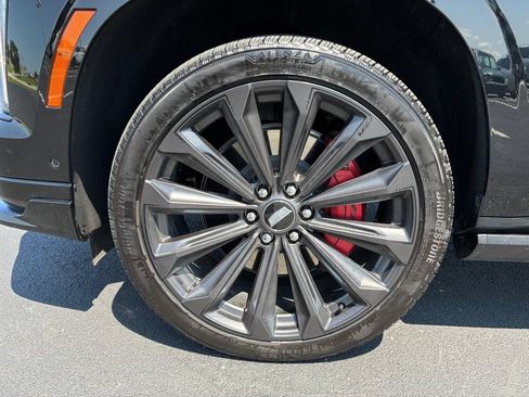 Used 2025 Cadillac Escalade V AWD/4WD image 7