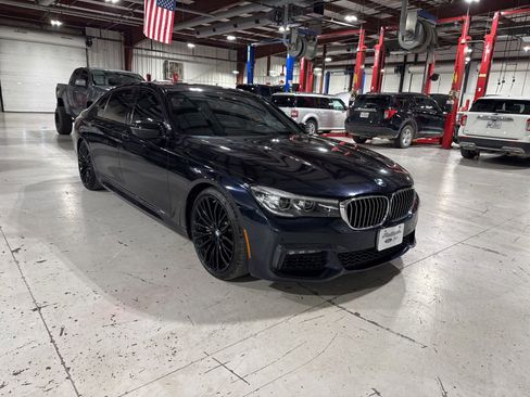 Used 2019 BMW 740i w/ M Sport Package image 3