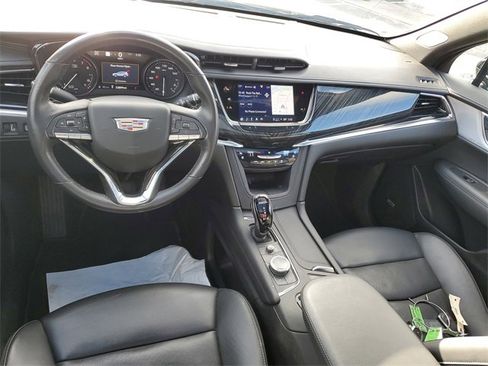 Used 2022 Cadillac XT6 Premium Luxury w/ Technology Package image 9