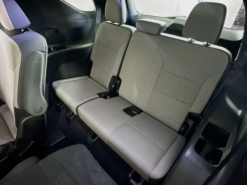 Used 2025 Chevrolet Traverse LT image 29