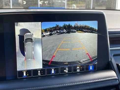 Used 2022 Chevrolet Tahoe Z71 w/ Luxury Package image 17