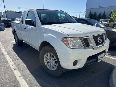 Used 2017 Nissan Frontier SV RWD image 7