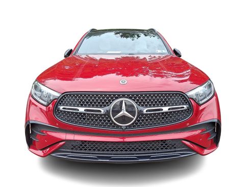 Used 2025 Mercedes-Benz GLC 300 4MATIC image 2