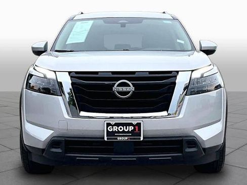 Certified 2025 Nissan Pathfinder SV FWD image 4