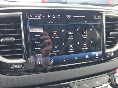 Used 2024 Chrysler Pacifica Touring-L FWD image 18