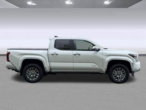 Used 2025 Toyota Tacoma Limited AWD/4WD image 7