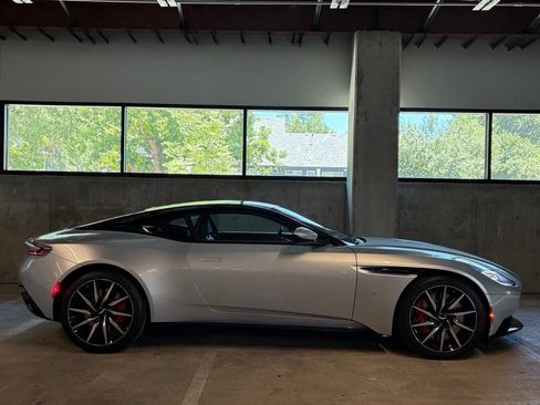Used 2017 Aston Martin DB11 V12 RWD image 10