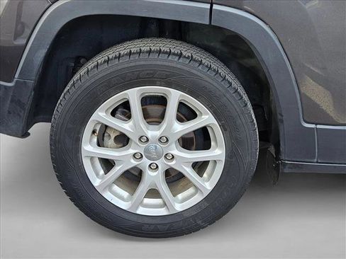 Used 2017 Jeep Cherokee Latitude image 20