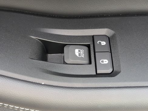 Certified 2025 Jeep Grand Cherokee L Altitude image 37