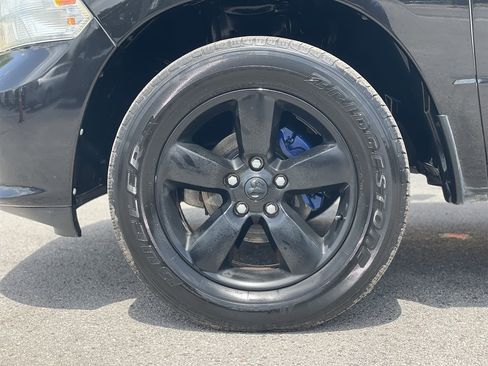 Used 2015 RAM 1500 Express RWD image 34