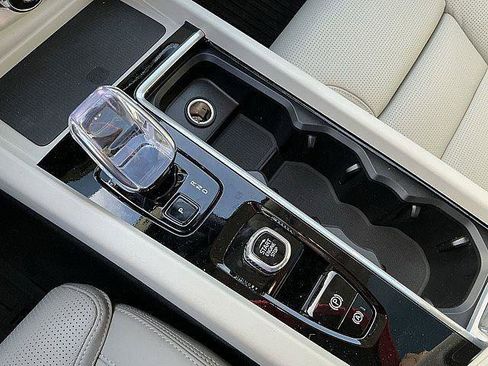 New 2026 Volvo XC60 T8 Ultra w/ Climate Package AWD/4WD image 17