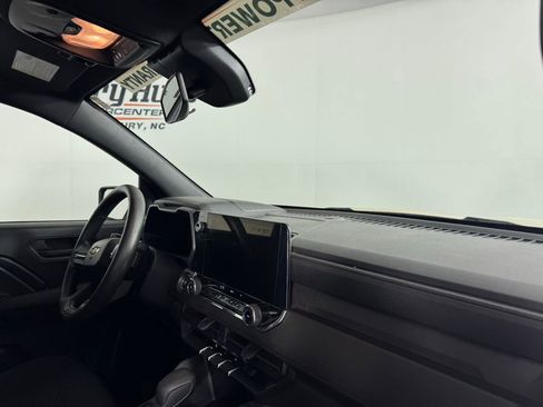 Used 2024 Chevrolet Colorado W/T RWD image 29