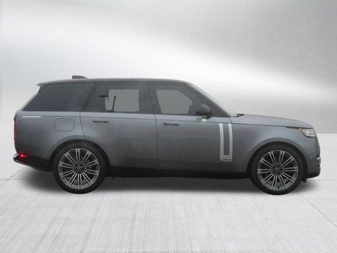 Used 2023 Land Rover Range Rover Autobiography image 4