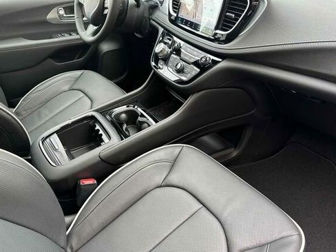 New 2026 Chrysler Pacifica Limited w/ S Appearance Package image 14