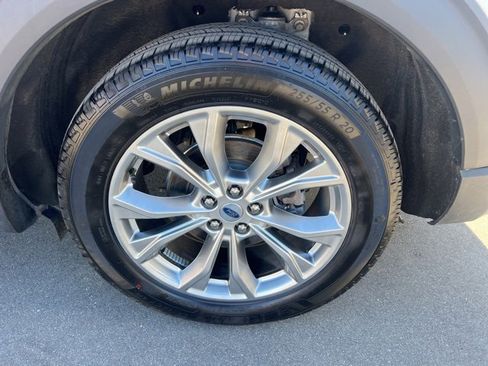 Used 2024 Ford Explorer Limited image 9