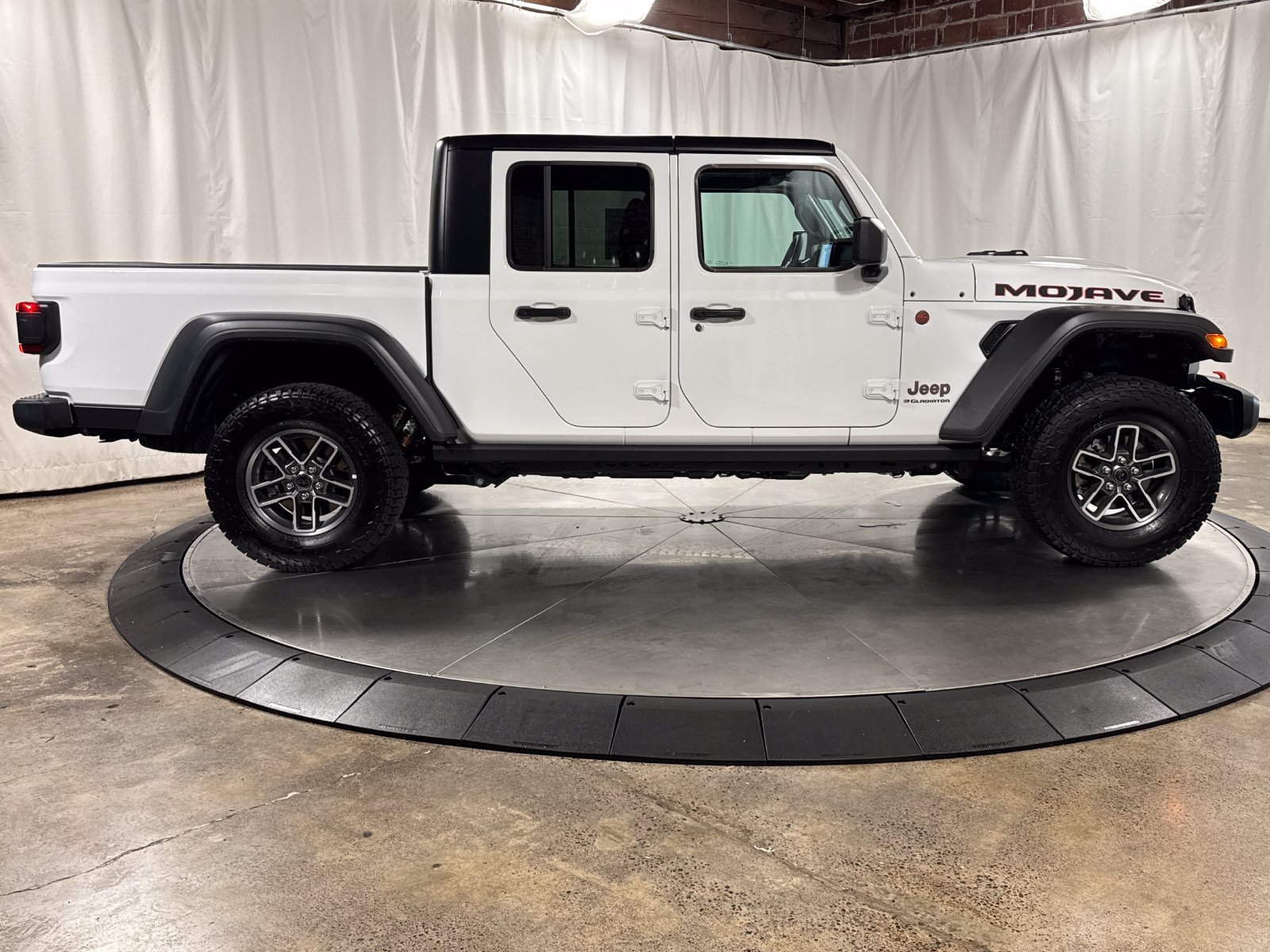 Used 2026 Jeep Gladiator Mojave AWD/4WD image 6