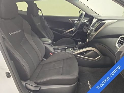 Used 2016 Hyundai Veloster FWD image 9