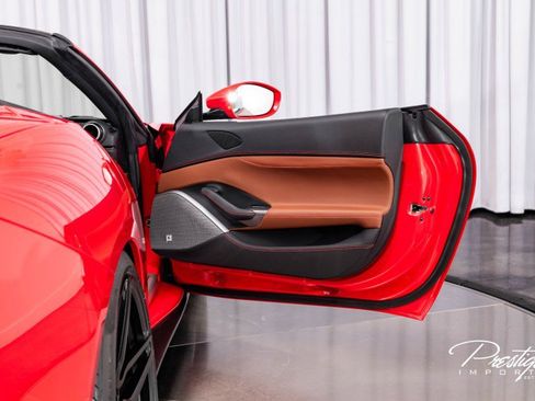 Used 2019 Ferrari Portofino image 41