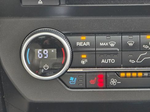 Used 2018 Ford Expedition Limited w/ Equipment Group 302A AWD/4WD image 17