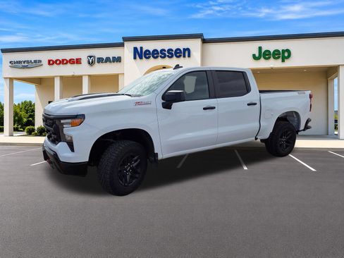 Used 2025 Chevrolet Silverado 1500 Custom Trail Boss AWD/4WD image 3