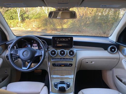 Used 2019 Mercedes-Benz GLC 300 GLC 300 4dr SUV image 42