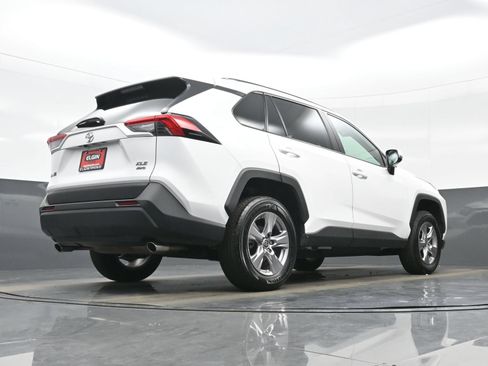 Used 2025 Toyota RAV4 XLE AWD/4WD image 31