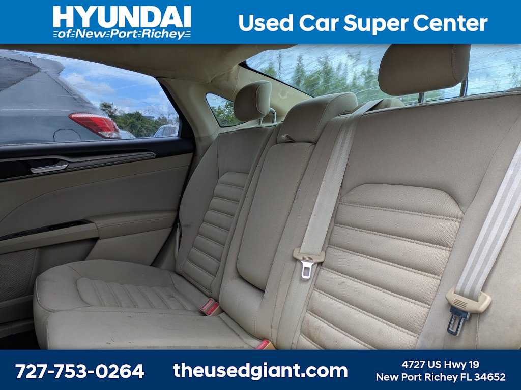 Used 2013 Ford Fusion SE FWD image 9