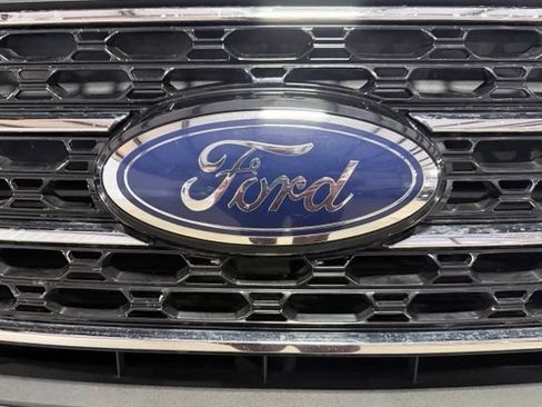 Used 2021 Ford Explorer XLT w/ Equipment Group 202A RWD image 32